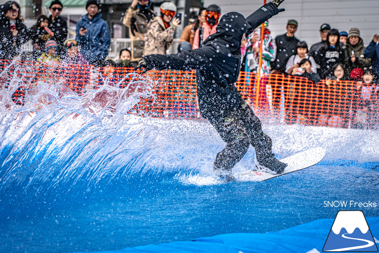 富良野スキー場｜季節は、まだ冬？それとも…？小雪が舞い、たくさんの雪が残る富良野スキー場で、春の恒例イベント『春スキー池渡り大会』開催(^^)/